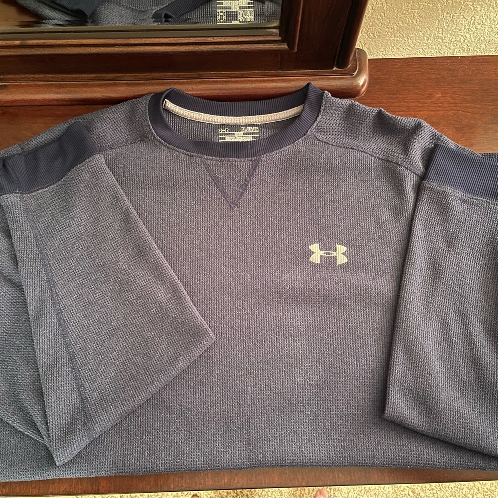 Mens Under Armour XL waffle shirt in blue.